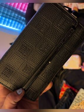 Steve Madden Black Textured Zip Wallet